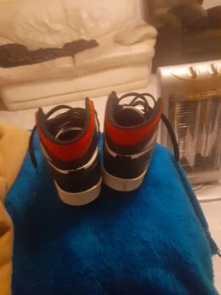 Zapatillas Nike Air Jordan 1 Naranja y Blanco