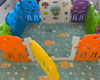 Parque infantil con piano y volante