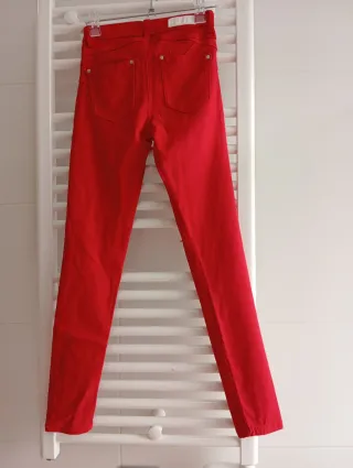 Pantalón pitillo push up rojo Talla XS