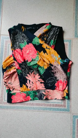 Top Zara estampado cruzado