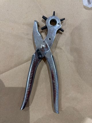 Sacabocados de metal con 6 punzones