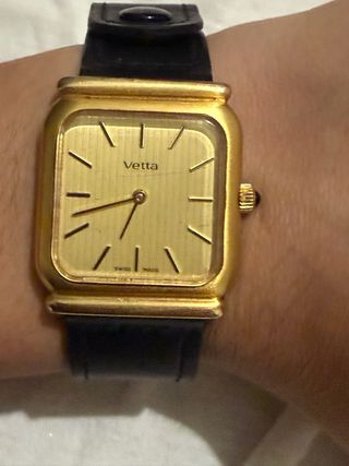 Reloj Vetta Dorado Correa Negra