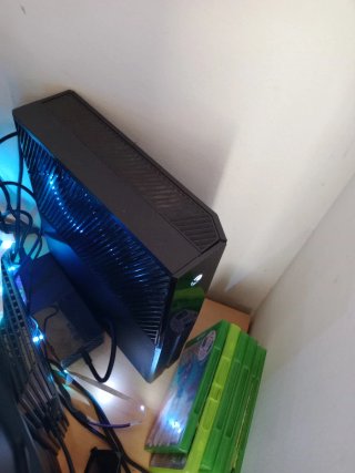 Xbox One + mando + 5 juegos