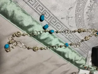 Lote de bisutería: pendientes y abalorios