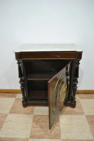 Antiguo mueble entredós medallón oriental