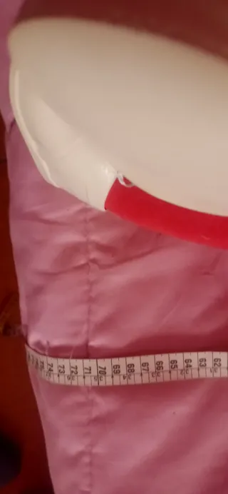 Muñeca dulzona con vestido azul y rebeca roja