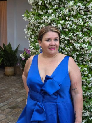 Vestido de fiesta azul largo con abertura