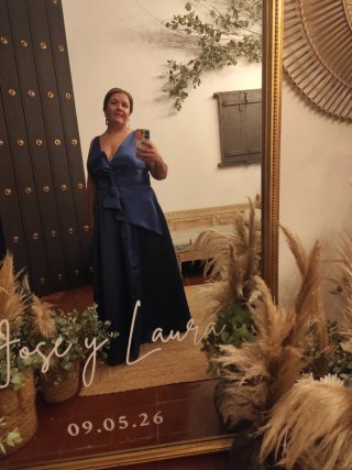 Vestido de fiesta azul largo con abertura