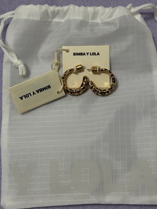 Argollas Bimba y Lola doradas con estampado