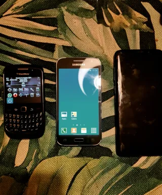 Lote 3 cellulari BlackBerry e Samsung (leggere bene)