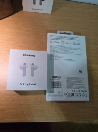 Samsung Galaxy Buds4 + Cargador Inalámbrico