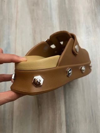 Zuecos estilo “Crocs”