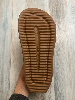 Zuecos estilo “Crocs”