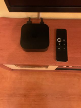 Apple TV con mando