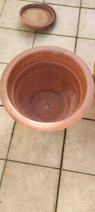 Maceteros de terracota con diseño