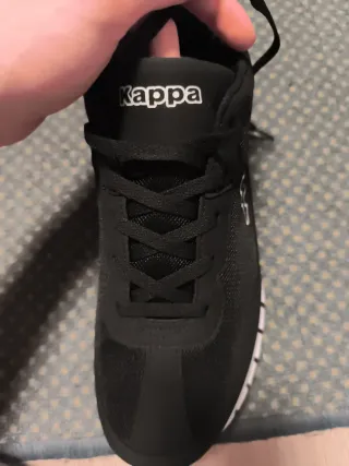 Zapatillas Kappa Negras y Blancas