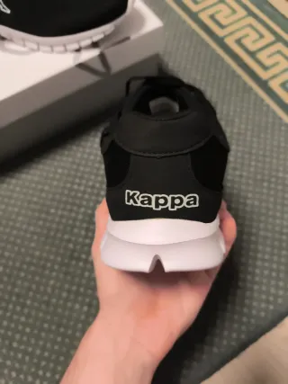Zapatillas Kappa Negras y Blancas