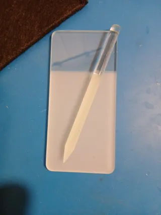 Retocador de cañas para saxo y clarinete.