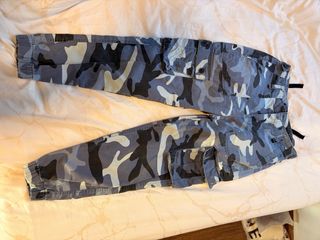 Pantalones vaqueros militares