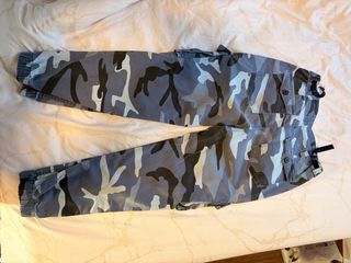 Pantalones vaqueros militares