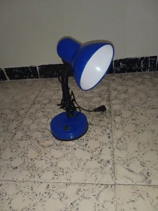Lámpara flexo azul de sobremesa