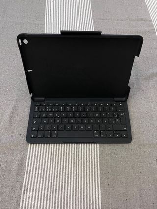 Funda Teclado Logitech Slim Folio iPad 7ª Gen