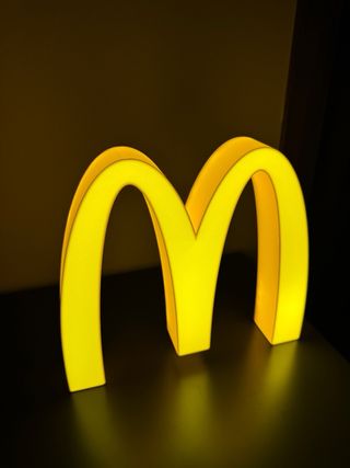 Lampada LED Arco Giallo Design Moderno