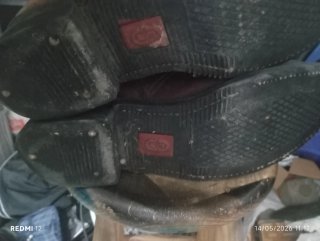 Botas de cuero marrones con hebillas