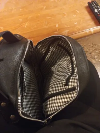 Mochila de piel negra