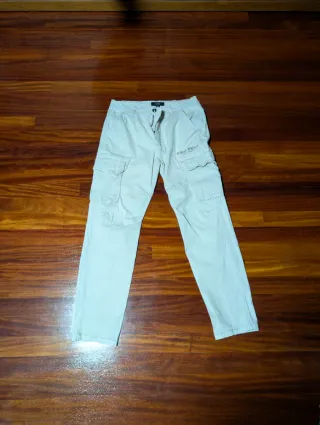 Pantalón cargo beige