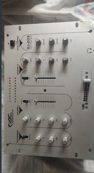 Mesa mezclas DJ Acoustic Control modelo DJ-203