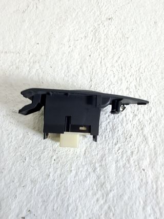 MANDO ELEVALUNAS TRASERO IZQUIERDO TOYOTA AVENSIS 755841
