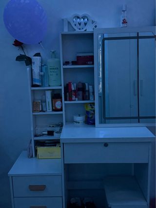 Tocador con luz led en el espejo, cajones y llave