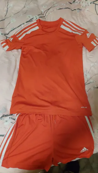 Conjunto deportivo Adidas naranja