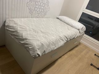 Estructura diván Ikea Brimes con 2 colchones