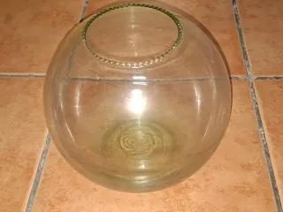 Pecera pequeña de cristal