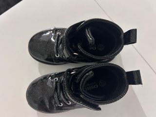 Botines Conguitos negros brillantes 23