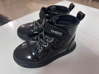 Botines Conguitos negros brillantes 23