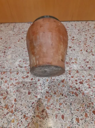 Jarrón de barro rústico