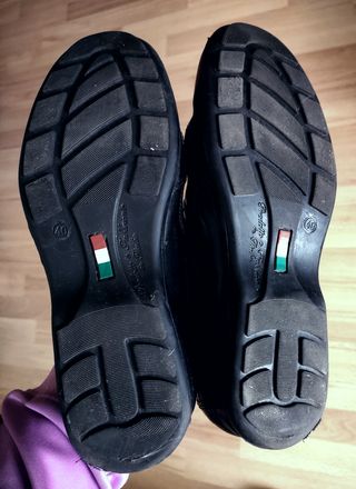 Sneakers made in Italy in pelle nera con velcro