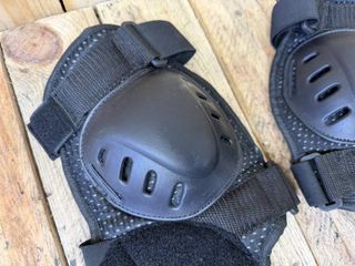 RODILLERAS CON VELCRO DESLIZADERAS