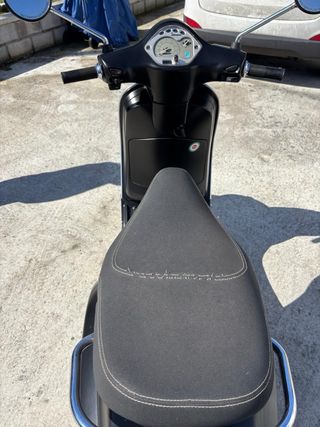 Vespa 125 Negra - ITV 2027 - 11.900 km