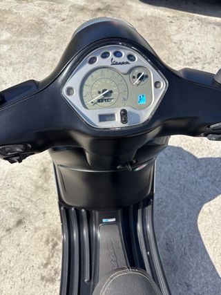 Vespa 125 Negra - ITV 2027 - 11.900 km