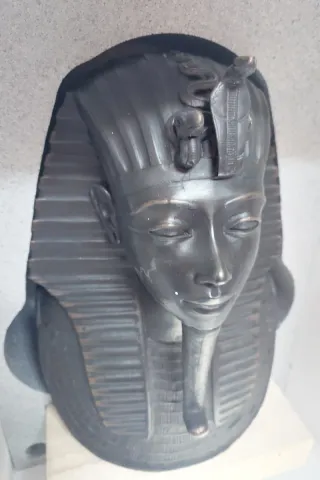 Escultura + libro: Skel, Tutankhamon. Nuevo.