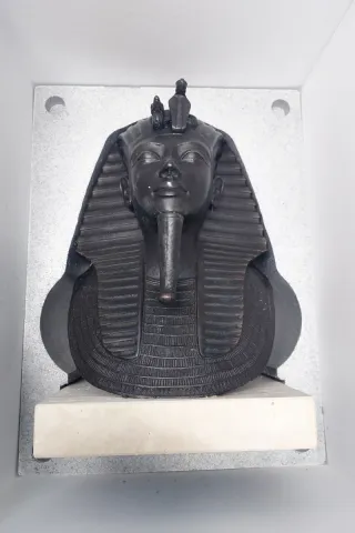 Escultura + libro: Skel, Tutankhamon. Nuevo.
