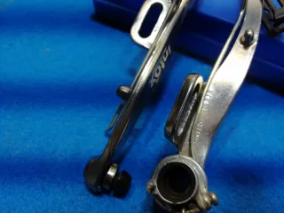 Frenos V-Brake Intox 93 gramos pareja