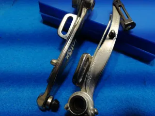 Frenos V-Brake Intox 93 gramos pareja