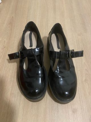 Zapatos charol Pull&Bear negros