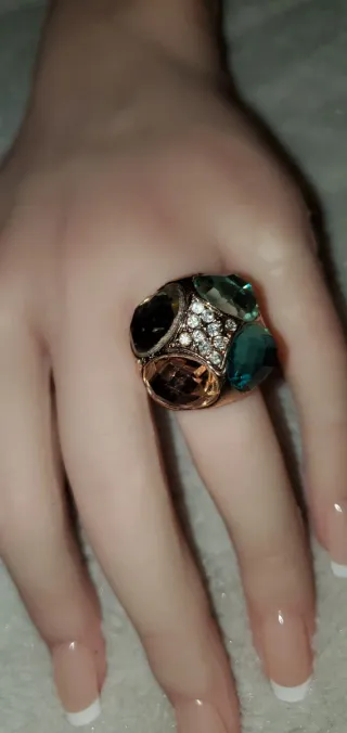 Anello Cocktail Oro con Pietre Verdi e Viola