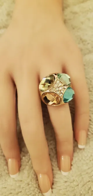 Anello Cocktail Oro con Pietre Verdi e Viola